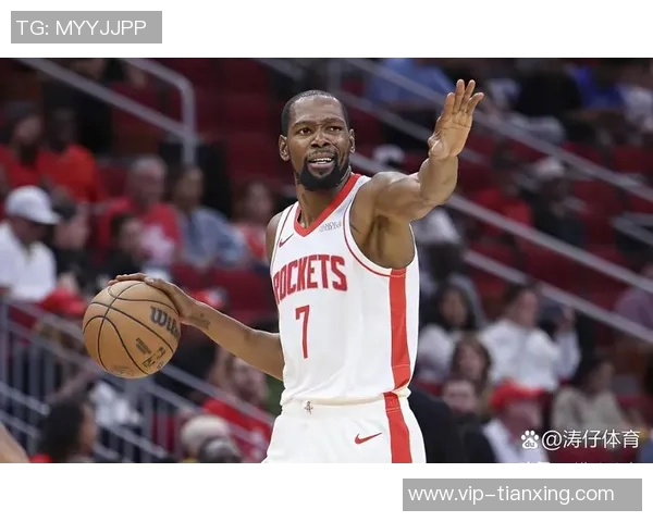 杜兰特三节表现抢眼15投8中贡献22分5篮板1助攻2盖帽第三节状态略有下滑