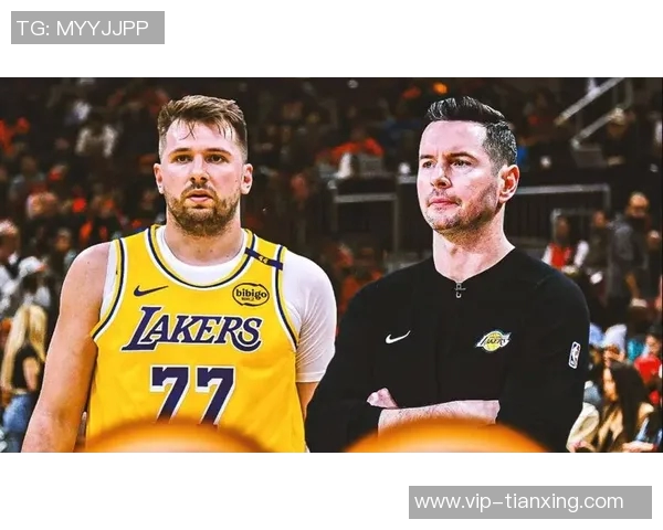 圣诞三分榜前十揭晓老詹稳居榜首穆雷强势跻身第七雷迪克唯一非现役球员